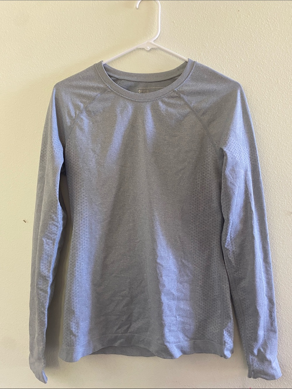 FIGS Women's Long-Sleeve Crew Tee in Light Gray